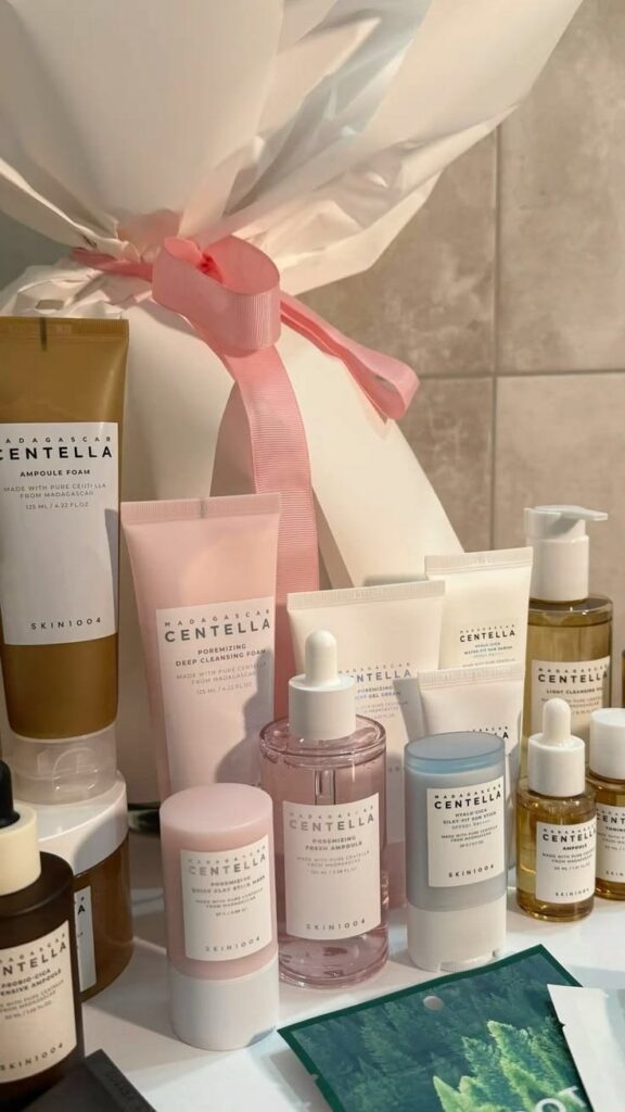 Cửa hàng Ameli Cosmetic cung cấp box quà mỹ phẩm nội địa Trung cho nữ tại Hà Nội