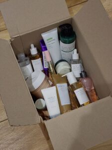 Review chi tiết combo trang điểm 9 món của thương hiệu Florasis và Perfect Diary